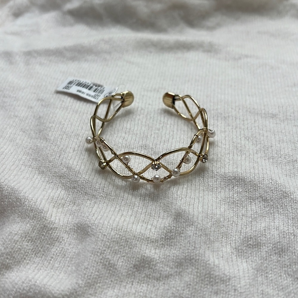 Open bracelet with pearl and rhinestones